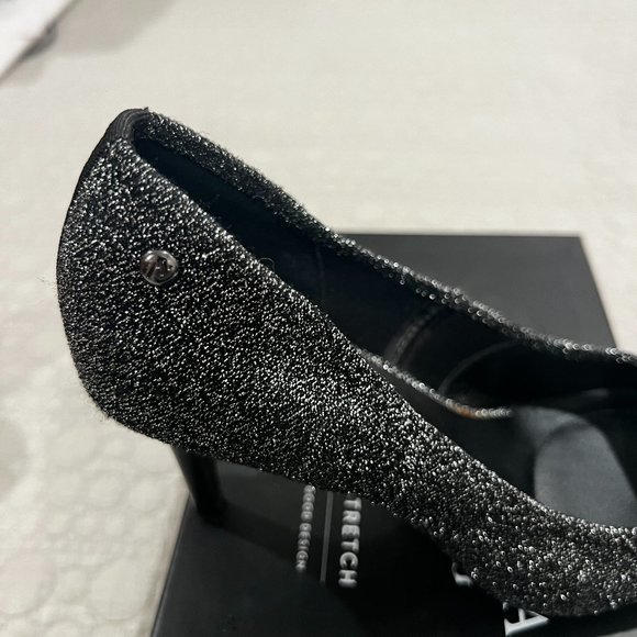 Simply Vera Wang  Black Metallic Pointed Toe Heels Size 6.5 - Picture 6 of 6
